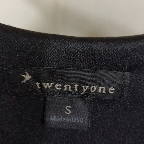 twenty one wide waisted tank top style blouse - Picture 3 of 6